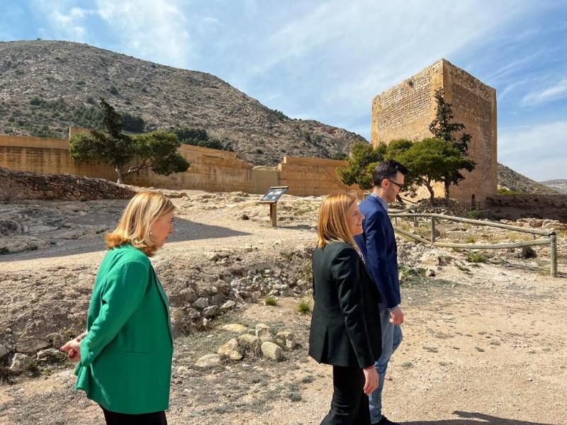 <br/>Pilar Bernabé visita Novelda y destaca el plan director del Ayuntamiento para acceder a nuevas subvenciones para el Castillo de la Mola<br/>