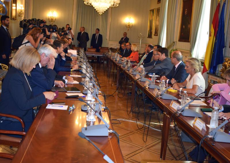 Reunión de los Ministerios de la Presidencia y para las Administraciones Territoriales e Interior con los delegados del Gobierno